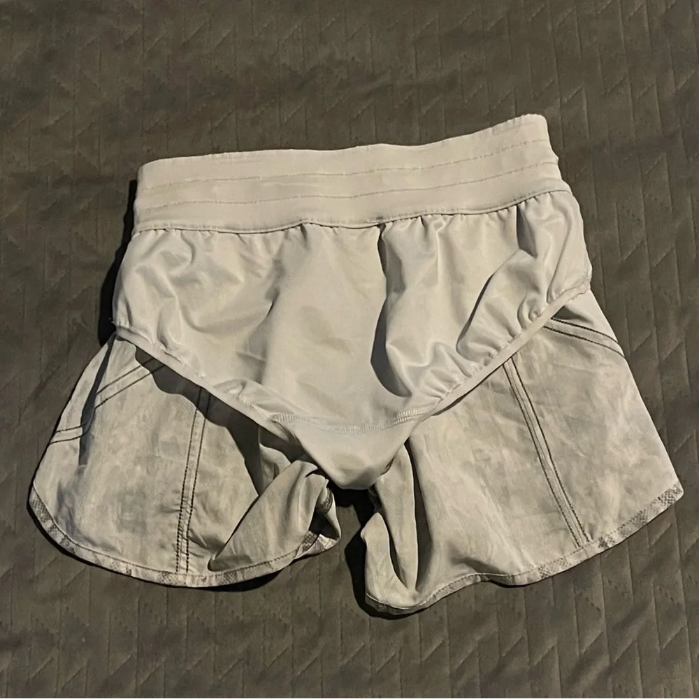 Lululemon lined running shorts womens size‎ 4 EUC